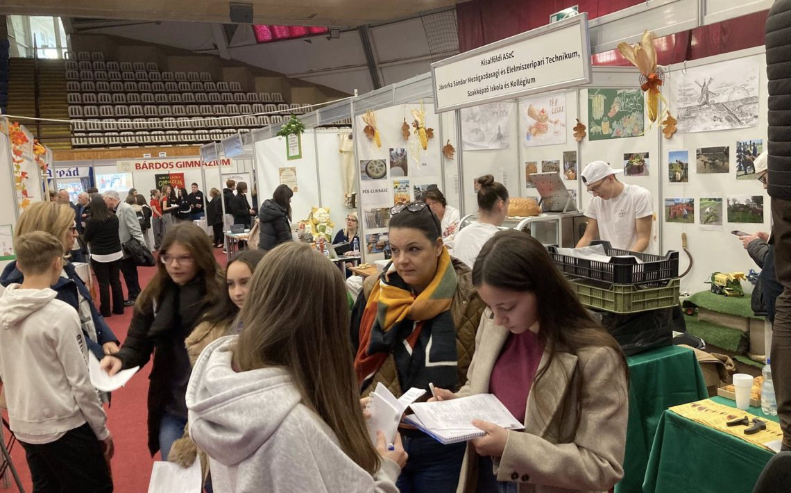 Pályaválasztási kiállítás 2025 – Tatabányán jártunk