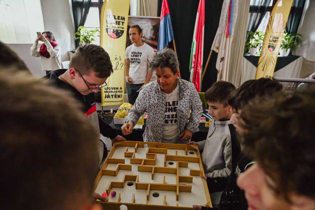 Kösz, jól vagyok. Tényleg? – Lelki Egészség Roadshow Tatán