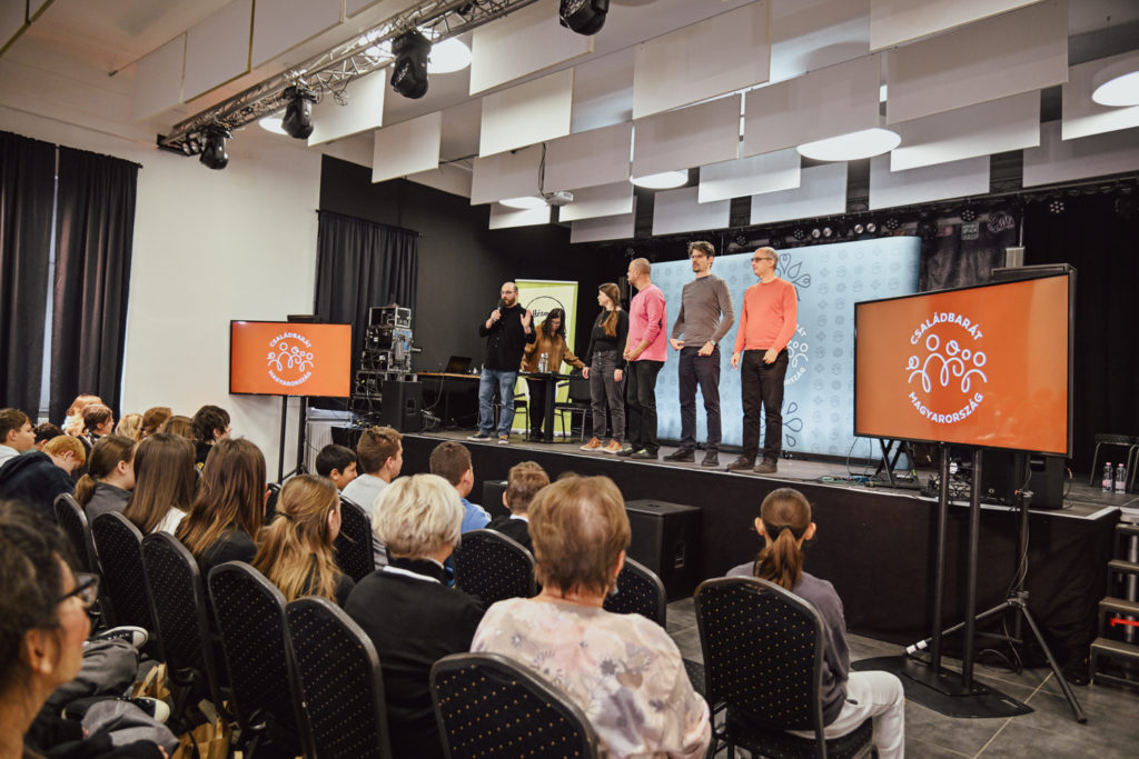 Kösz, jól vagyok. Tényleg? – Lelki Egészség Roadshow Tatán