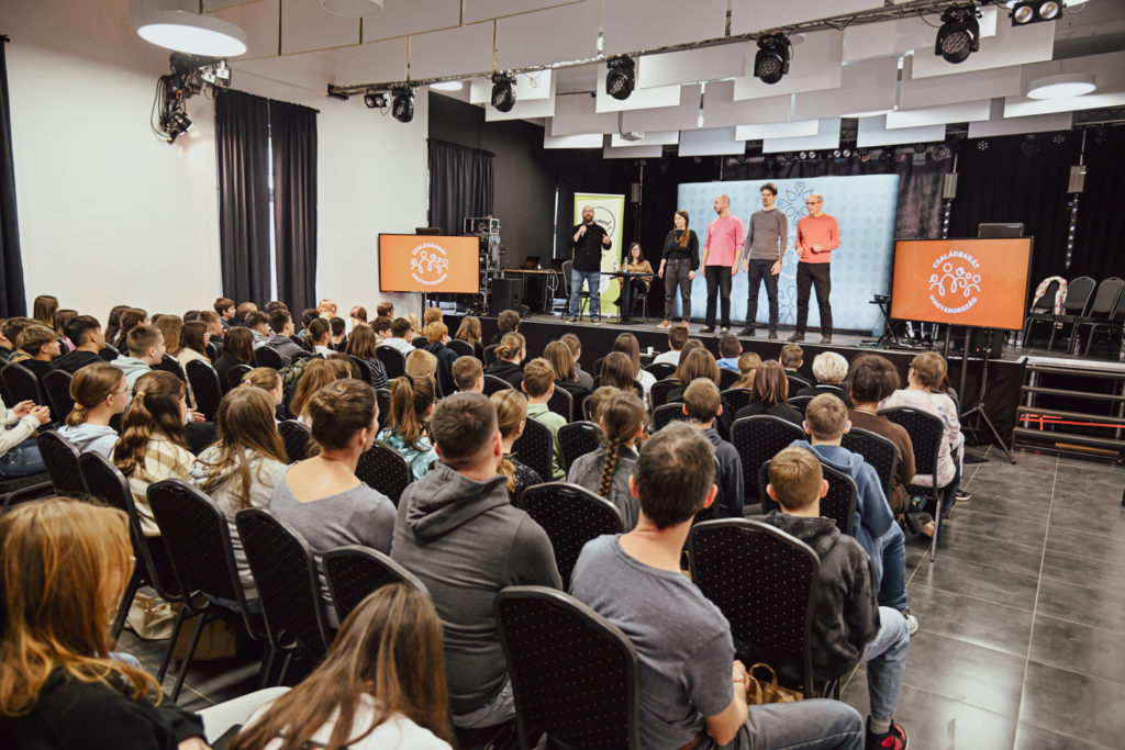 Kösz, jól vagyok. Tényleg? – Lelki Egészség Roadshow Tatán