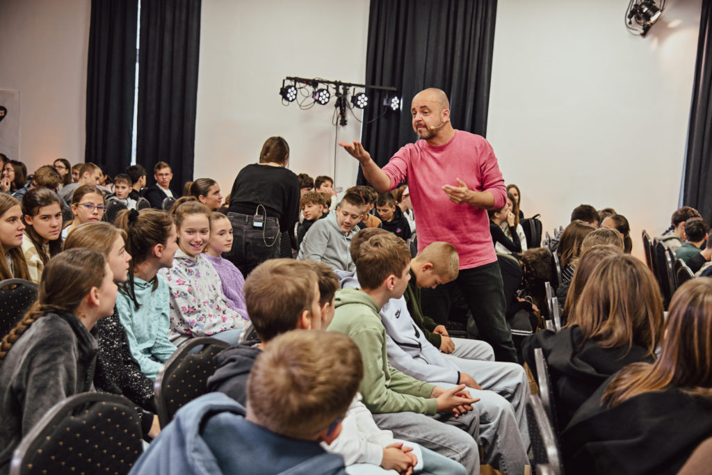 Kösz, jól vagyok. Tényleg? – Lelki Egészség Roadshow Tatán