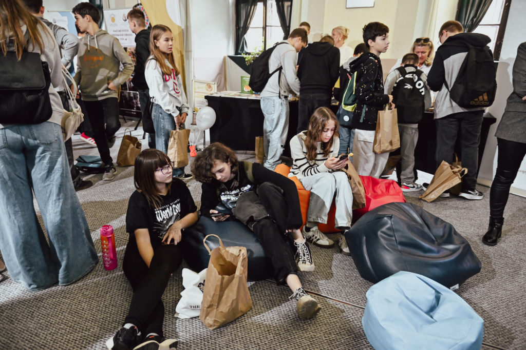 Kösz, jól vagyok. Tényleg? – Lelki Egészség Roadshow Tatán