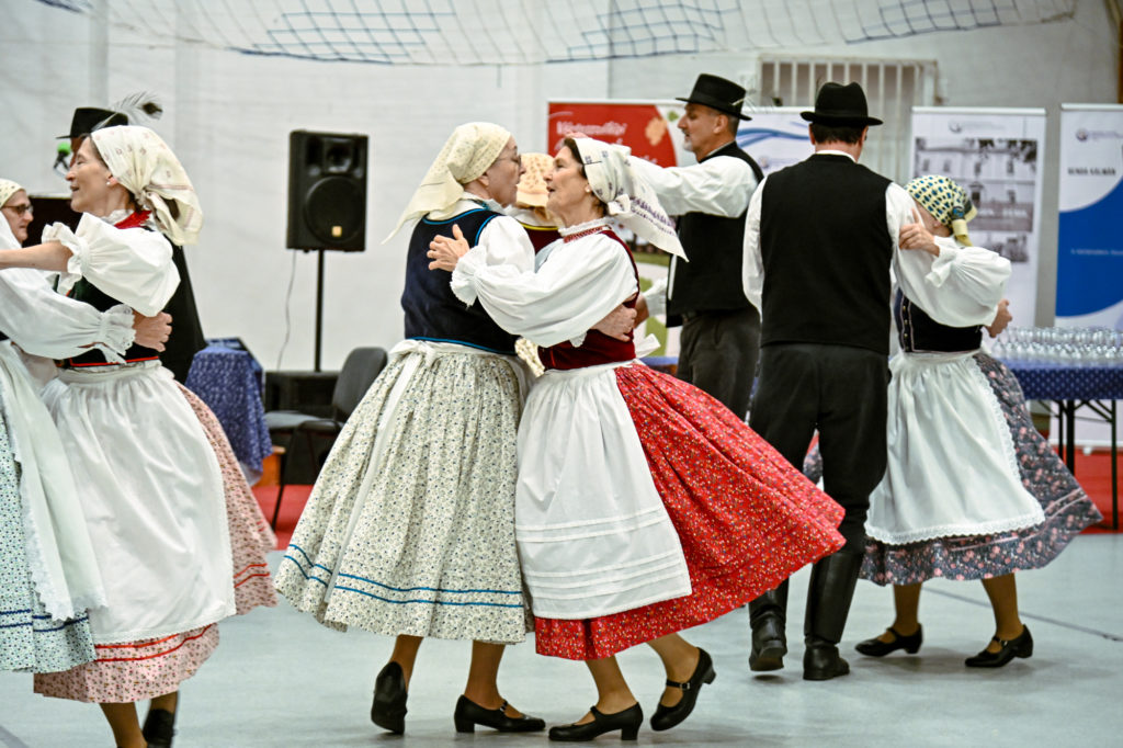 Értékek ünnepe és farsangi hangulat Vértesszőlősön