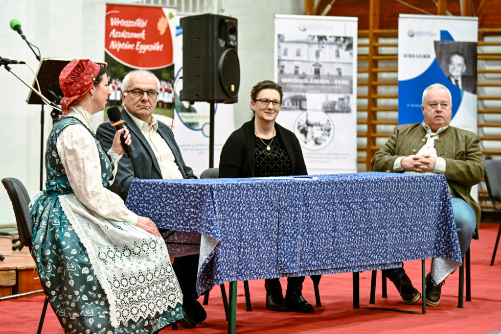 Értékek ünnepe és farsangi hangulat Vértesszőlősön