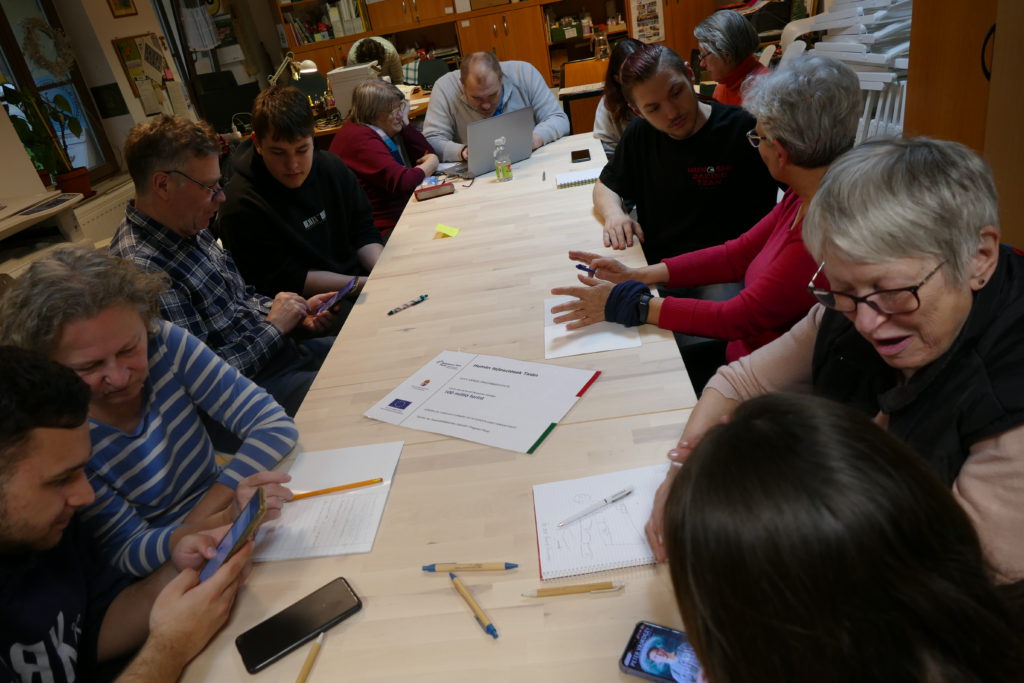 Sosem késő tanulni – Szépkorúak a digitális világban