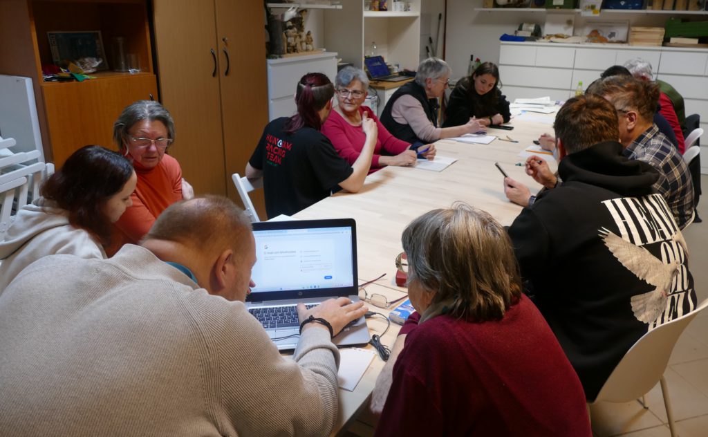 Sosem késő tanulni – Szépkorúak a digitális világban