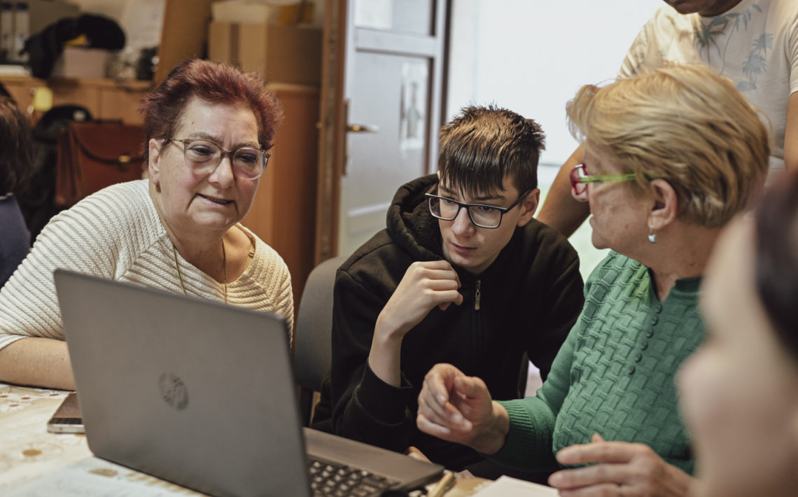 Egyre nagyobb az érdeklődés az okostelefon- és internettanfolyamunk iránt