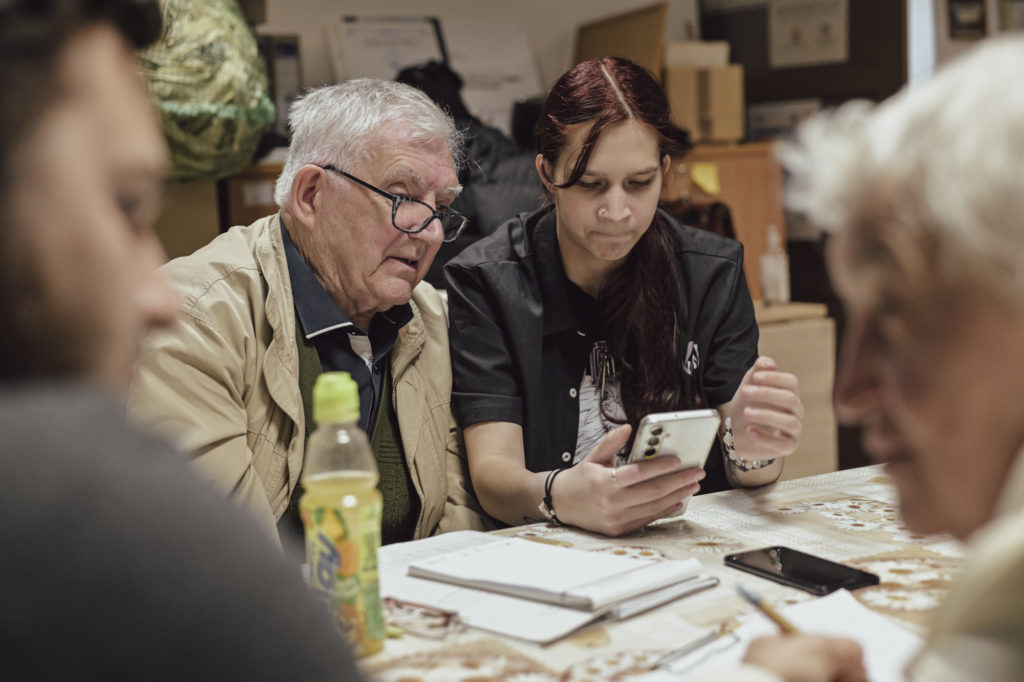 Egyre nagyobb az érdeklődés az okostelefon- és internettanfolyamunk iránt