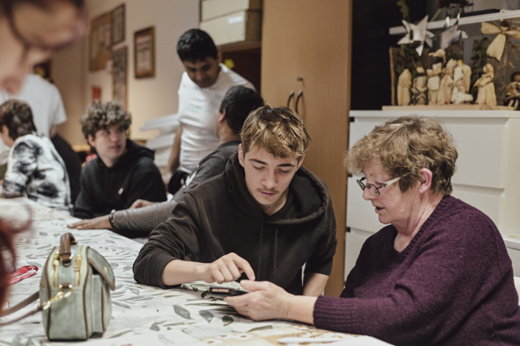 Egyre nagyobb az érdeklődés az okostelefon- és internettanfolyamunk iránt