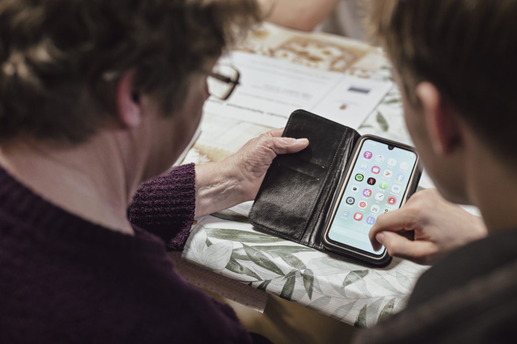 Egyre nagyobb az érdeklődés az okostelefon- és internettanfolyamunk iránt