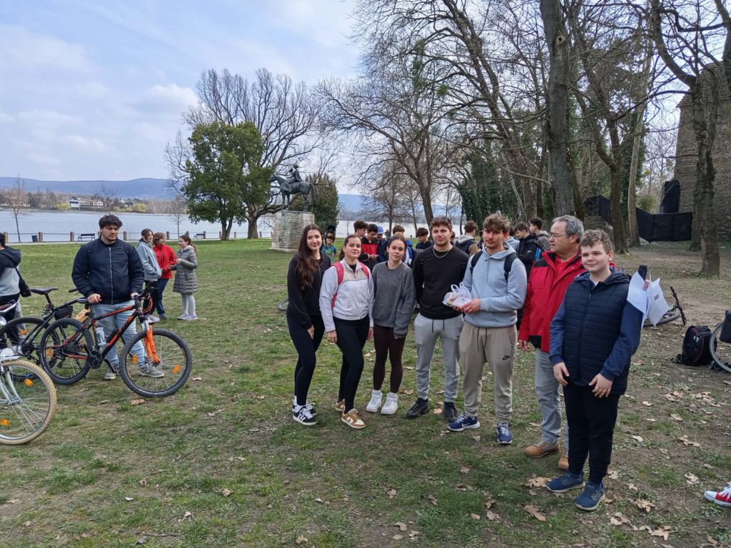 Kerékpáros emléktúrával tisztelegtek a szabadságharc hősei előtt Tatán