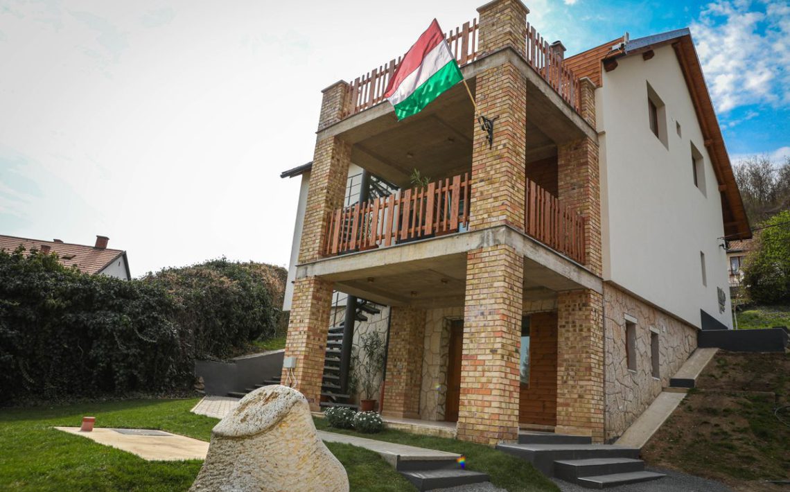 Romos házból új székház – Tokajon