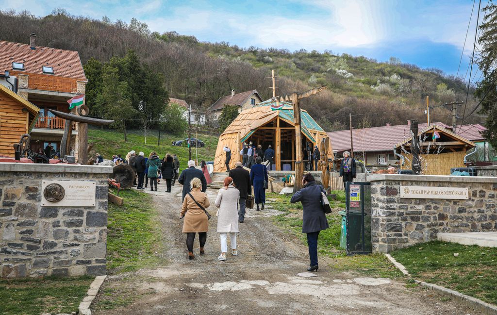 Romos házból új székház – Tokajon